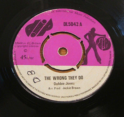 dobbie jones   the wrong they do   1974 uk dip  label  7" vinyl 45  rare reggae
